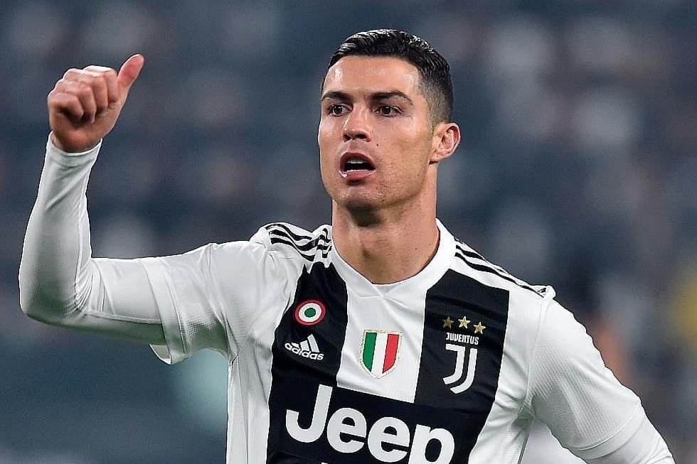  意甲传奇退役，布冯含泪告别绿茵场  